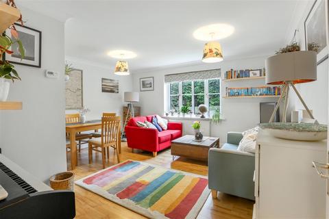 94 Goddard Place, London, N19 5GT