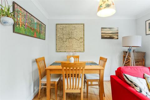 94 Goddard Place, London, N19 5GT