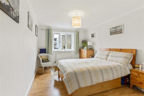 94 Goddard Place, London, N19 5GT