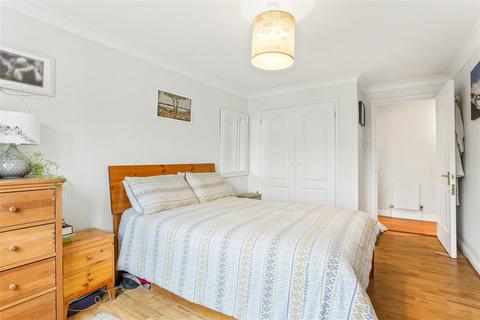 94 Goddard Place, London, N19 5GT