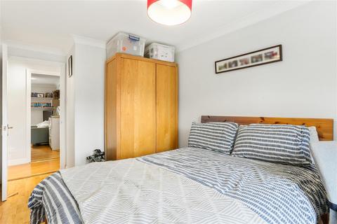94 Goddard Place, London, N19 5GT