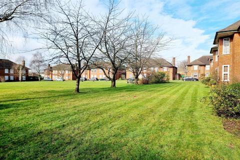 2 bedroom maisonette for sale, Belmont Close, Cockfosters, EN4