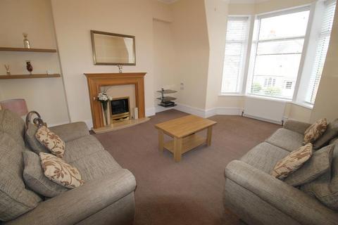 3 bedroom flat to rent, Elmfield Terrace, Top Floor, AB24