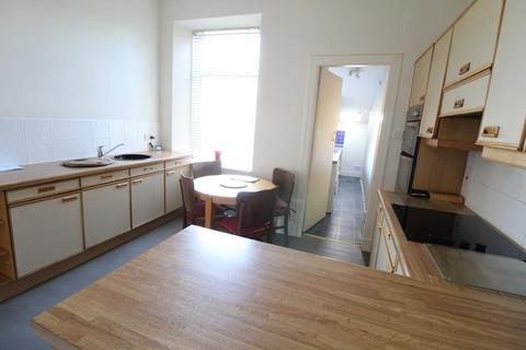 3 bedroom flat to rent, Elmfield Terrace, Top Floor, AB24