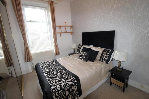 3 bedroom flat to rent, Elmfield Terrace, Top Floor, AB24