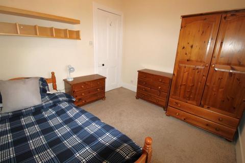 3 bedroom flat to rent, Elmfield Terrace, Top Floor, AB24