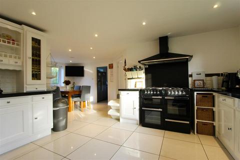 undefined, Walpole Avenue, Chipstead