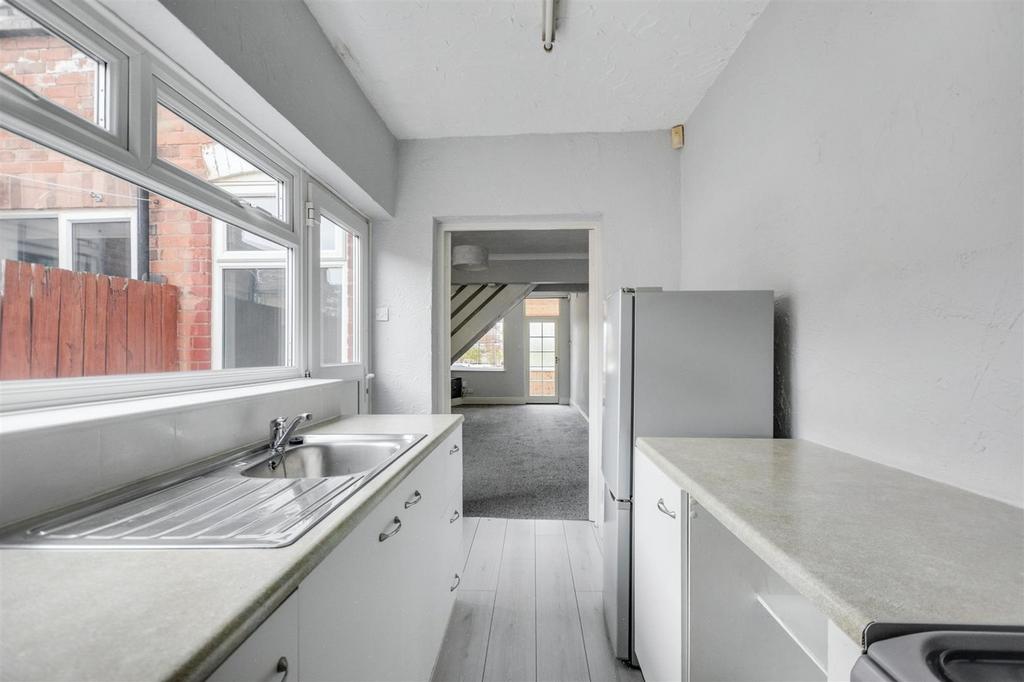Kitchen 2.jpeg