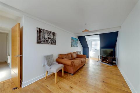 2 bedroom flat for sale, Field Row, Worthing BN11