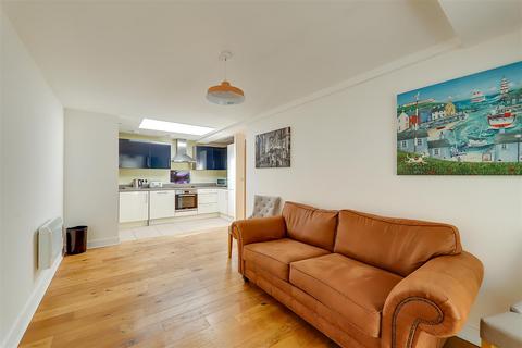 2 bedroom flat for sale, Field Row, Worthing BN11