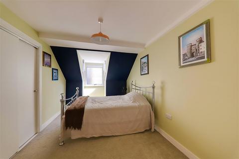 2 bedroom flat for sale, Field Row, Worthing BN11
