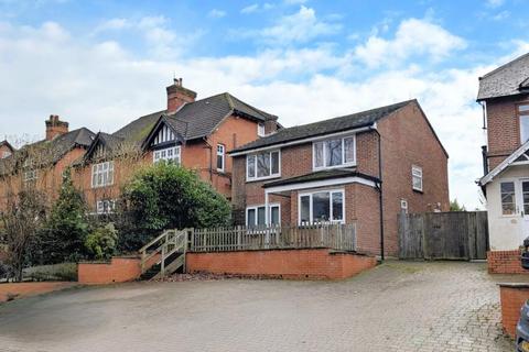 3 bedroom detached house to rent, St. Johns Road, Woking GU21