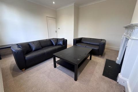 2 bedroom flat to rent, Croxted Road, London