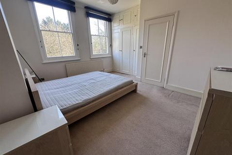 2 bedroom flat to rent, Croxted Road, London