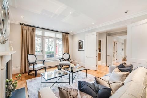 4 bedroom terraced house for sale, St. Michael's Mews, Belgravia, London, SW1W