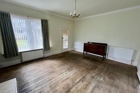4 bedroom end of terrace house for sale, Elmfield Road, Huddersfield HD2