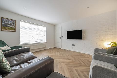 25 Nicholettes, Bristol, BS30 8YF