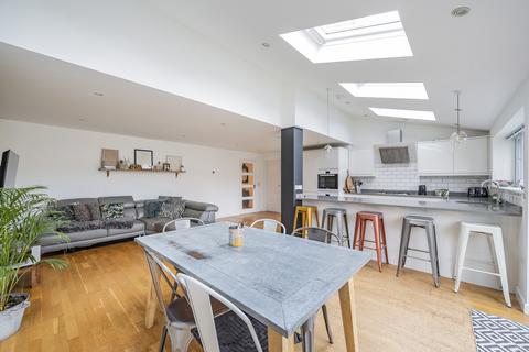 25 Nicholettes, Bristol, BS30 8YF