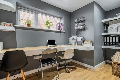 25 Nicholettes, Bristol, BS30 8YF