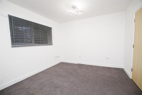 2 bedroom apartment to rent, Gordon Gardens, Swindon SN1