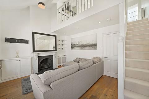 2 bedroom flat for sale, Hartismere Road, London, SW6