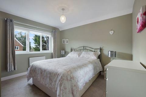 2 Aspdin Close, Halling, Rochester, ME2 1GD