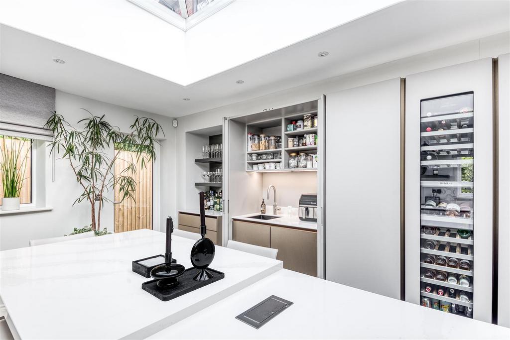 LF2 B2915 HDR.jpg