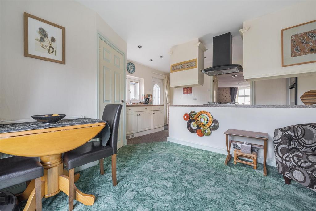 Kitchen/ dining room