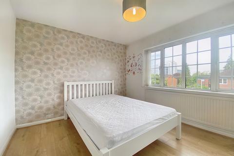 3 bedroom detached house to rent, Montague Road, Uxbridge, Greater London