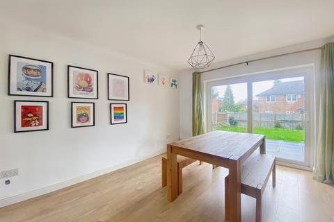 3 bedroom detached house to rent, Montague Road, Uxbridge, Greater London