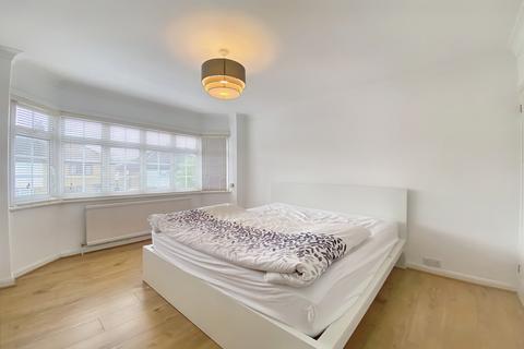 3 bedroom detached house to rent, Montague Road, Uxbridge, Greater London