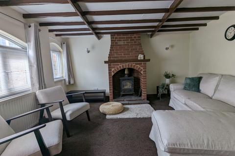 2 bedroom coach house to rent, Station Street, Donington, Spalding, Lincolnshire, PE11