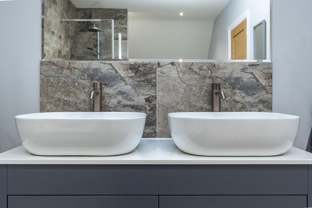 Ensuite to Bedroom One