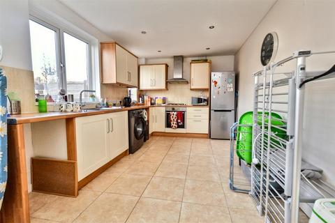 3 bedroom semi-detached house to rent, Southbourne Road, Eastbourne