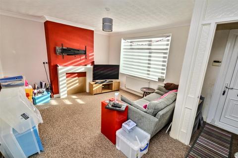 3 bedroom semi-detached house to rent, Southbourne Road, Eastbourne