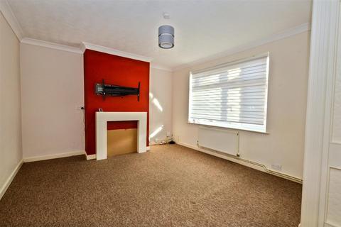 3 bedroom semi-detached house to rent, Southbourne Road, Eastbourne