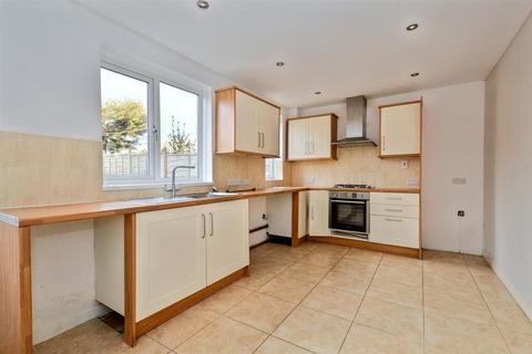 3 bedroom semi-detached house to rent, Southbourne Road, Eastbourne