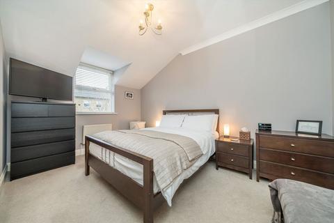 4 bedroom semi-detached house for sale, Seething Wells Lane, Surbiton KT6