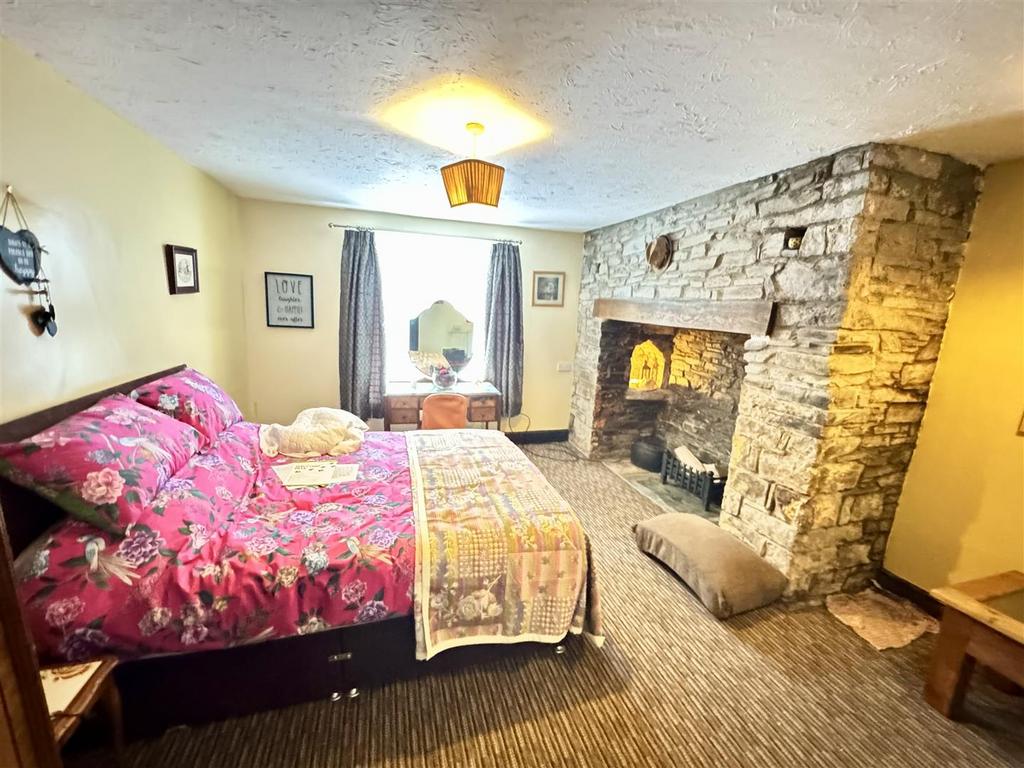 Front bedroom 1