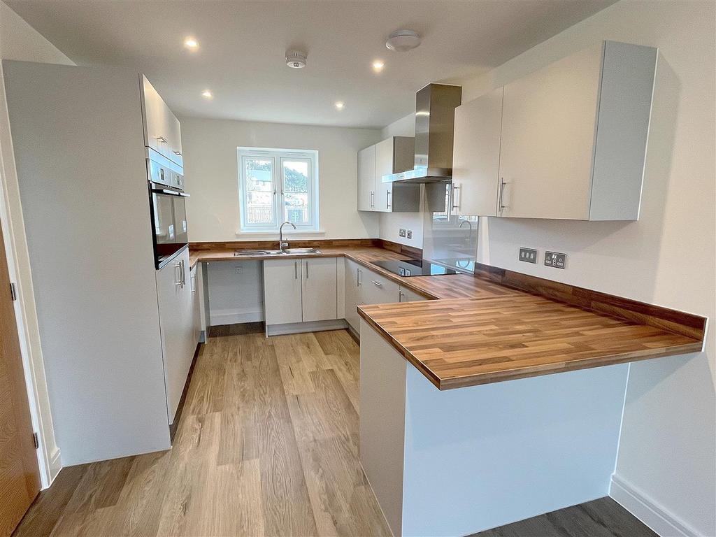 Kitchen 2.jpg
