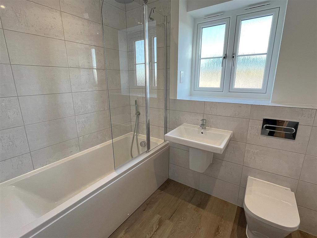 Family Bathroom.jpg