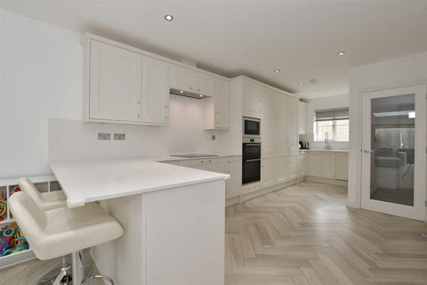 3 bedroom end of terrace house for sale, Bradfords Close, Buckhurst Hill, Essex