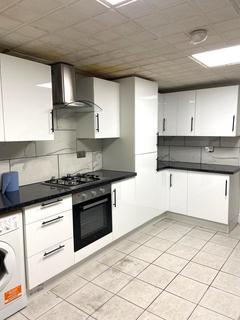 4 bedroom maisonette to rent, Byng Street, London E14