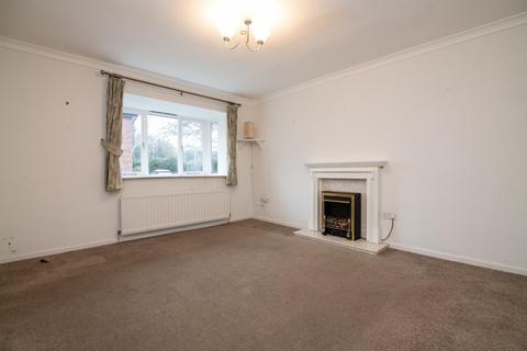 2 bedroom ground floor flat for sale, Oakhurst Drive, Bromsgrove B60