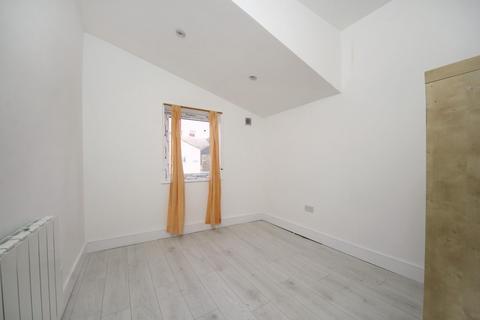 2 bedroom flat to rent, Northfield Avenue, W13