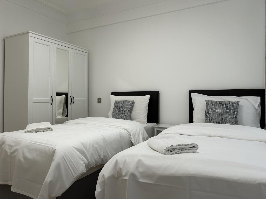 Bedroom 3 ( 2 Single beds )