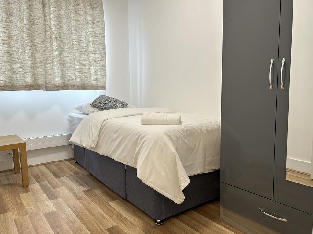 Room 4 ( Single Bed )