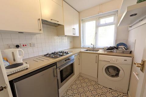 1 bedroom semi-detached house to rent, Heathview House, Woking GU21