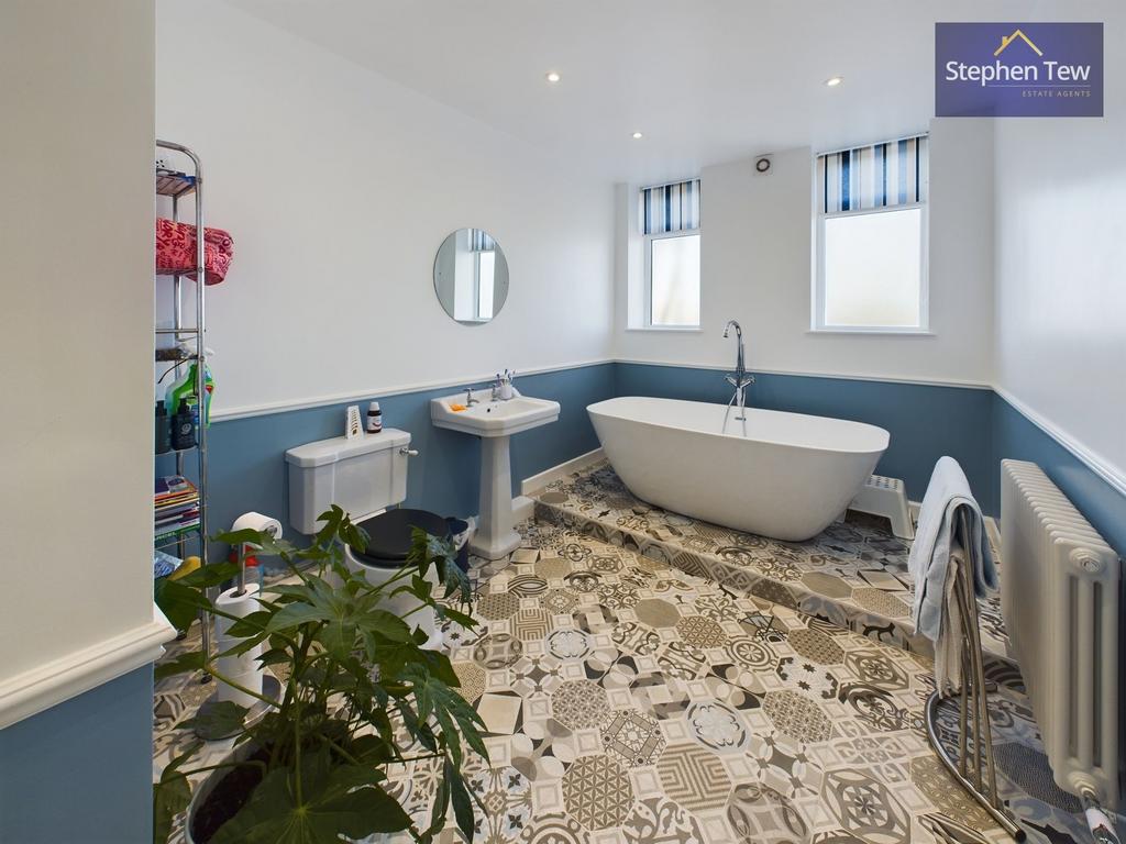 En-Suite Bathroom