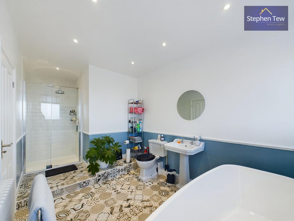 En-Suite Bathroom